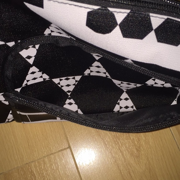 BEBE Black & White Wristlet - Picture 4 of 8